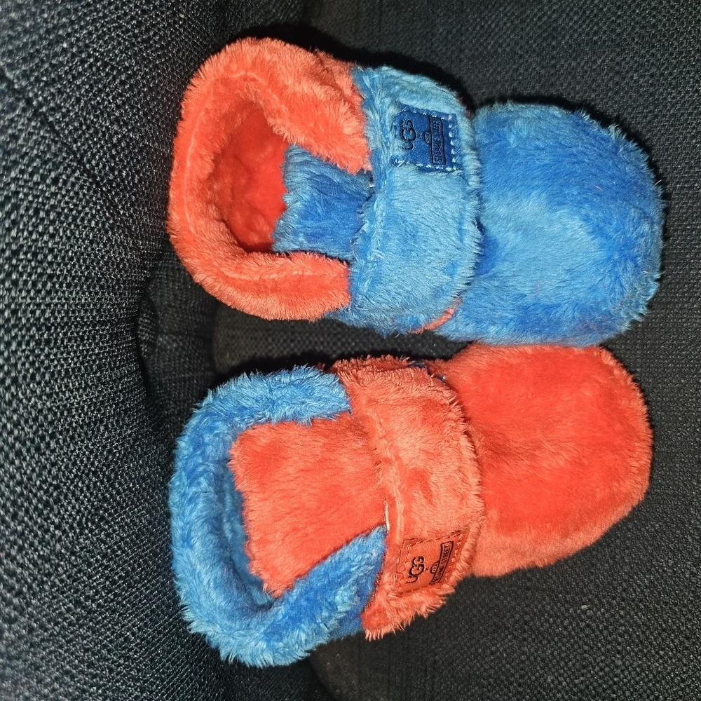 Sesame Street Kids Plush Slippers - Blue and Red